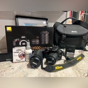 🎅🏼🎁 Nikon D3500 Camera with 18-55 AND 70-300 lenses & many accessories